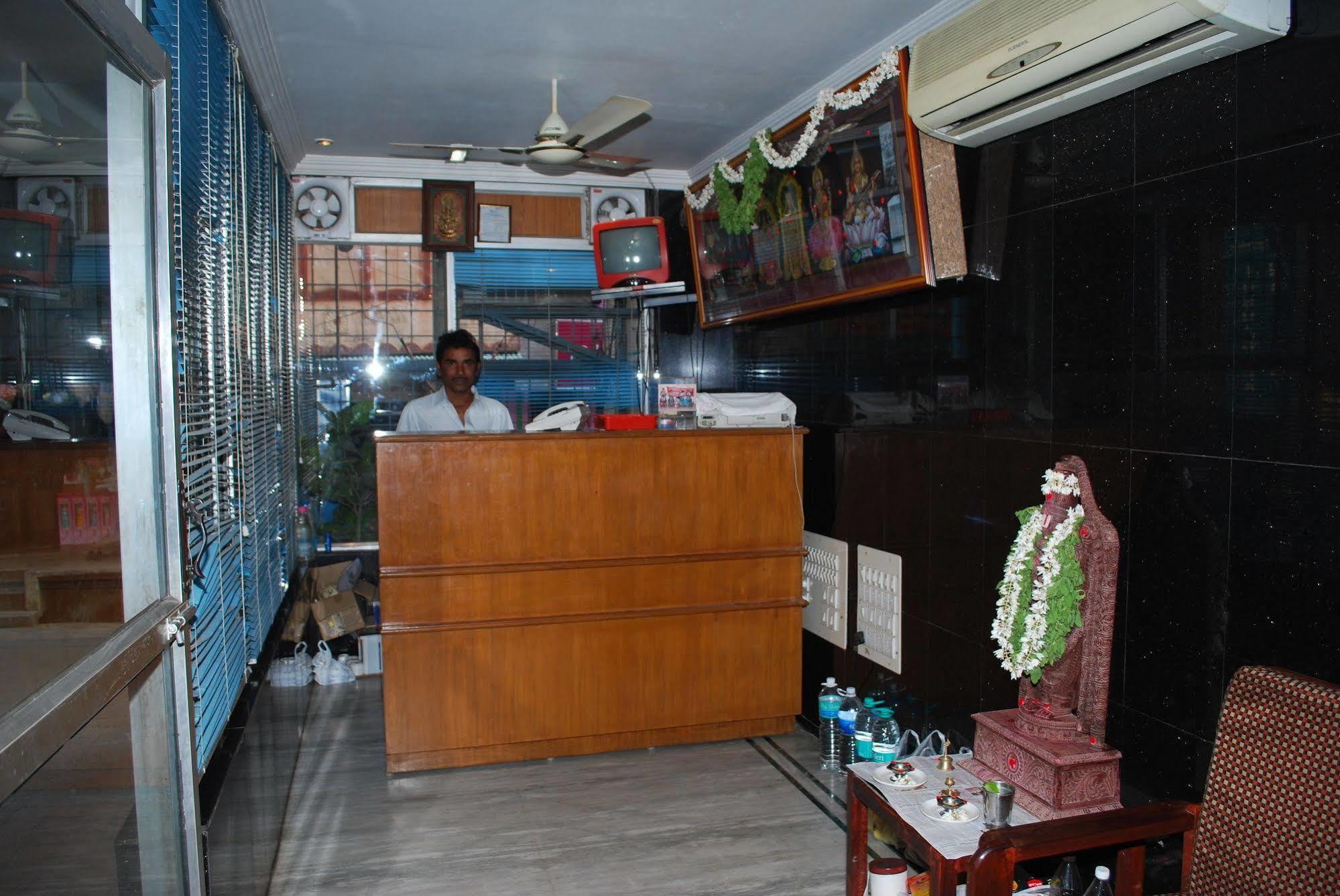 Sri Sai Residency Hotel Tirupati Exterior photo